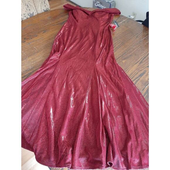 New 10P R&M Petite Metallic Scarlet Red Off Shoulder Long Mermaid Formal Dress - Picture 2 of 7